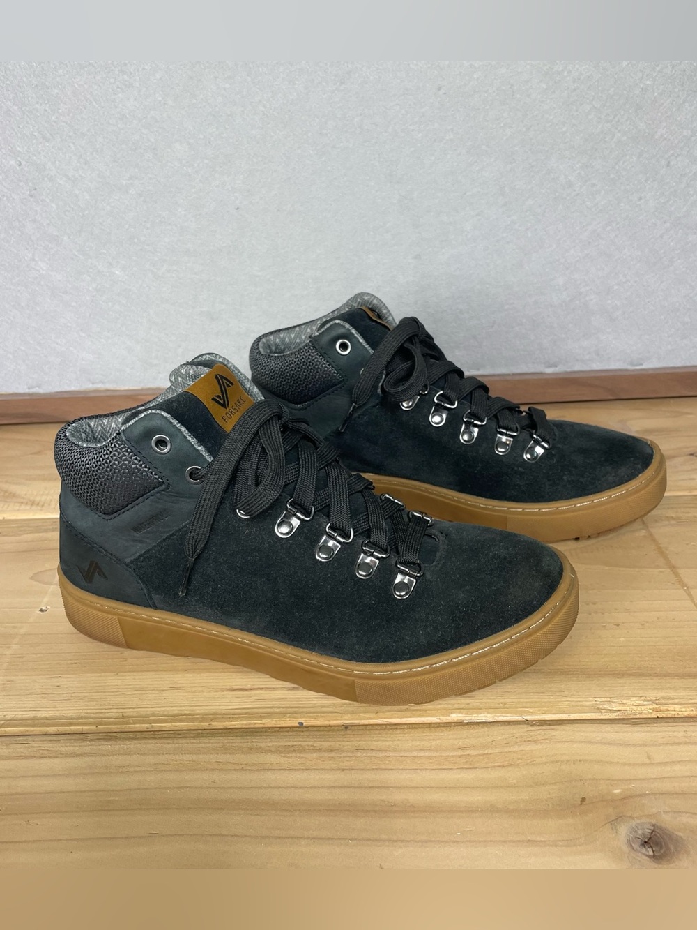 Womens Forsake Lucie Mid waterproof outdoor sneaker boots. Size US 7